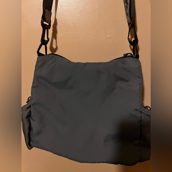 Vintage dkny bag crossbody/shoulder adjustable strap reflective - Picture 8 of 9